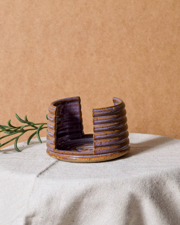 Wavy Lavender Sponge Rest