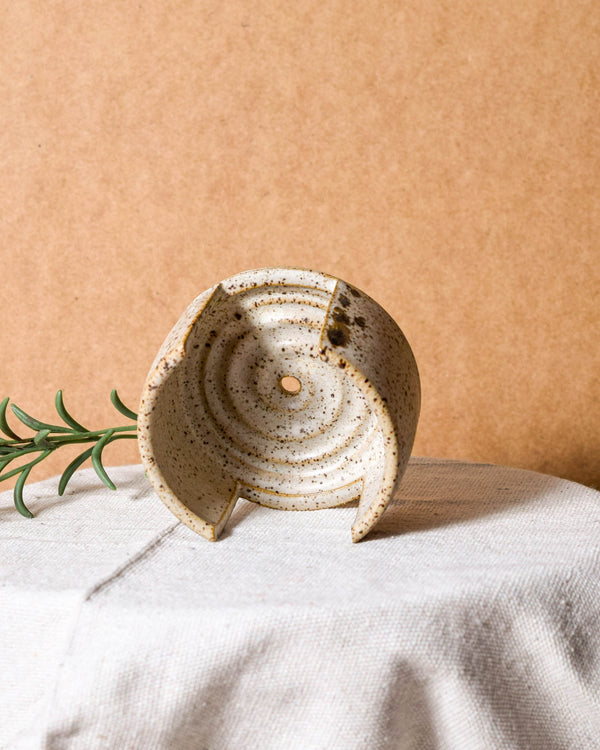 Eggshell Sponge Rest